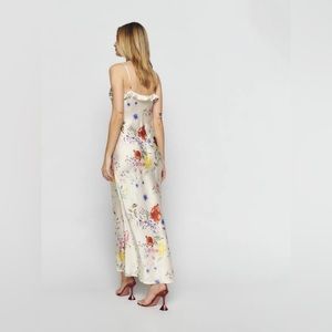 Aribella Silk Dress

Color: Etude